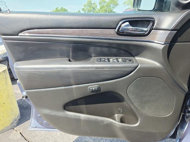Jeep Grand Cherokee Vehicle Full-screen Gallery Image 34