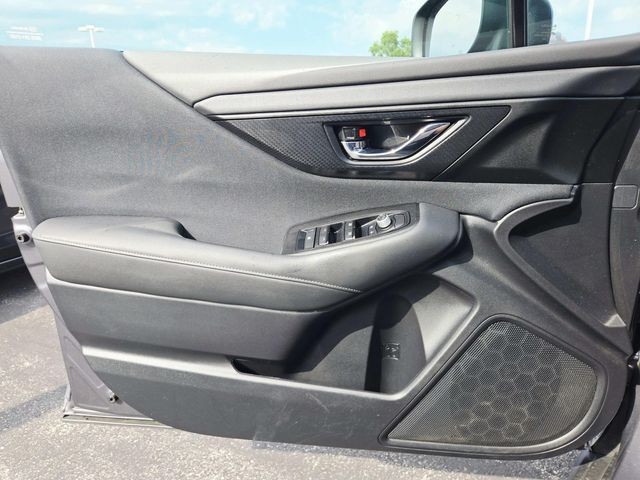 Subaru Outback Vehicle Full-screen Gallery Image 27