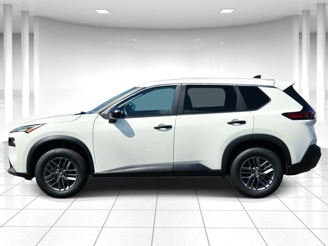 Nissan Rogue Vehicle Full-screen Gallery Image 02