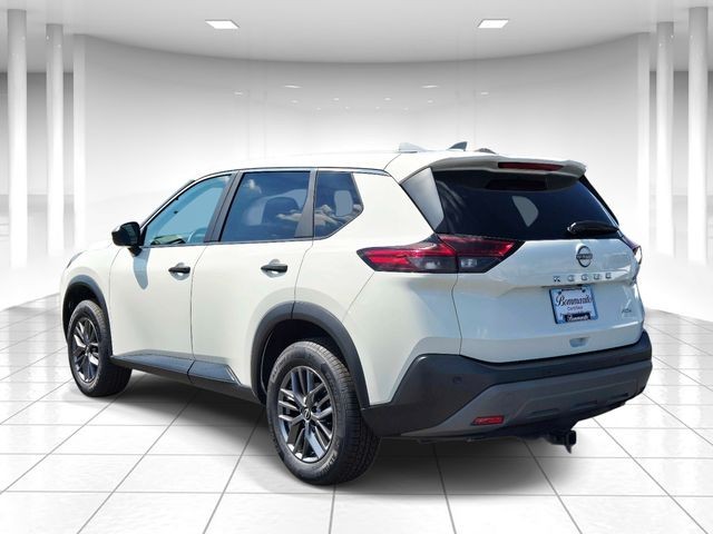 Nissan Rogue Vehicle Full-screen Gallery Image 03