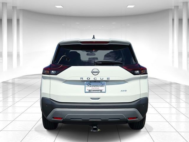 Nissan Rogue Vehicle Full-screen Gallery Image 04