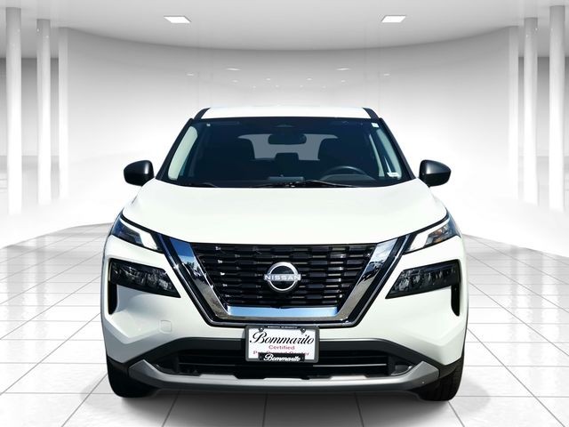 Nissan Rogue Vehicle Full-screen Gallery Image 05