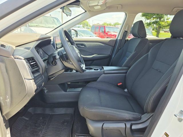 Nissan Rogue Vehicle Full-screen Gallery Image 08