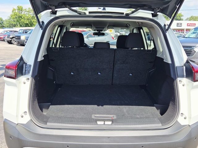 Nissan Rogue Vehicle Full-screen Gallery Image 10