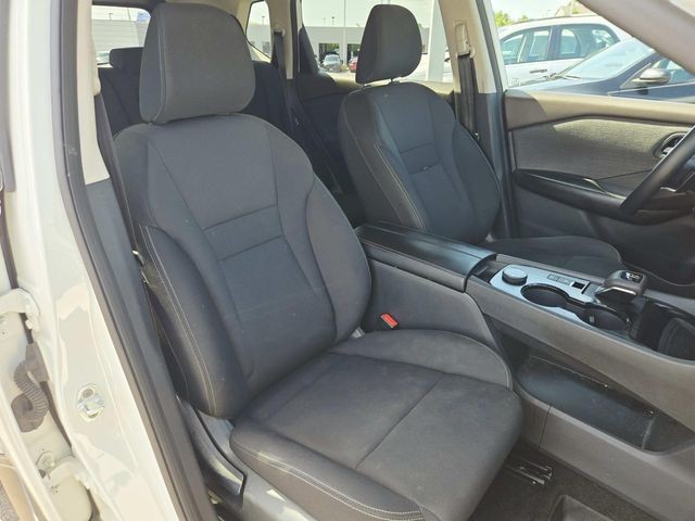 Nissan Rogue Vehicle Full-screen Gallery Image 12