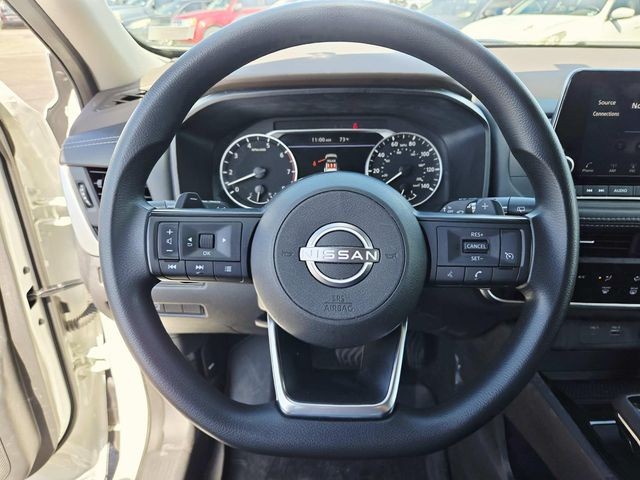 Nissan Rogue Vehicle Full-screen Gallery Image 14
