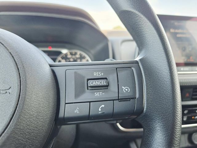 Nissan Rogue Vehicle Full-screen Gallery Image 16
