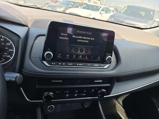 Nissan Rogue Vehicle Full-screen Gallery Image 19