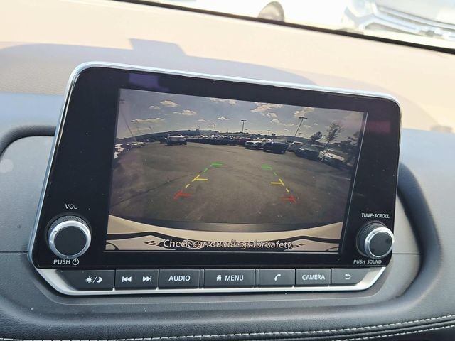 Nissan Rogue Vehicle Full-screen Gallery Image 21