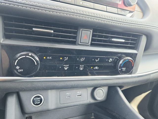 Nissan Rogue Vehicle Full-screen Gallery Image 22