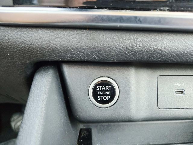 Nissan Rogue Vehicle Full-screen Gallery Image 23