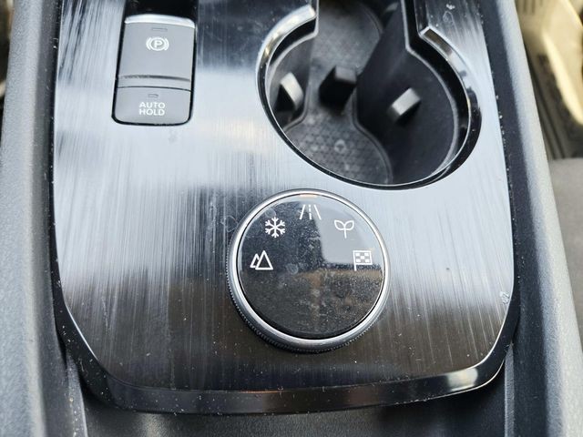Nissan Rogue Vehicle Full-screen Gallery Image 25