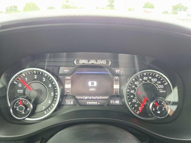Ram 1500 Vehicle Full-screen Gallery Image 22