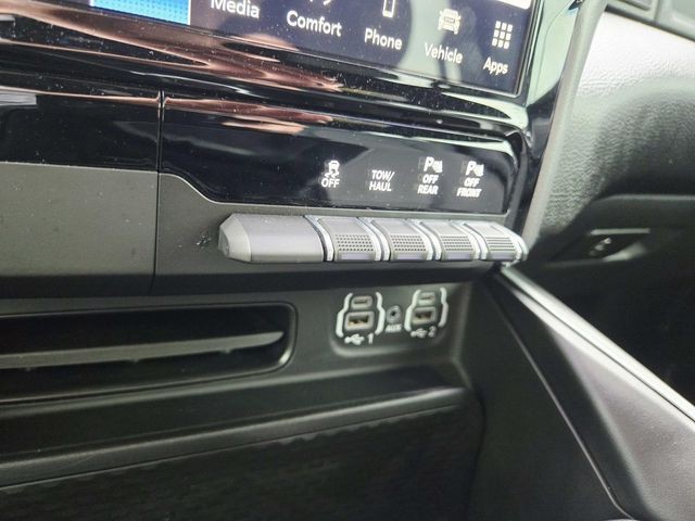 Ram 1500 Vehicle Full-screen Gallery Image 28