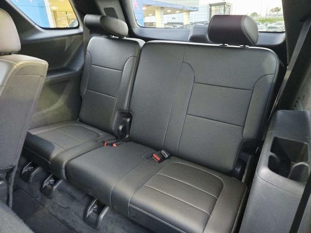 Chevrolet Traverse Vehicle Full-screen Gallery Image 10
