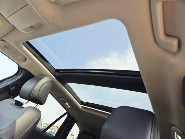 Mazda CX-50 Hybrid Vehicle Full-screen Gallery Image 06
