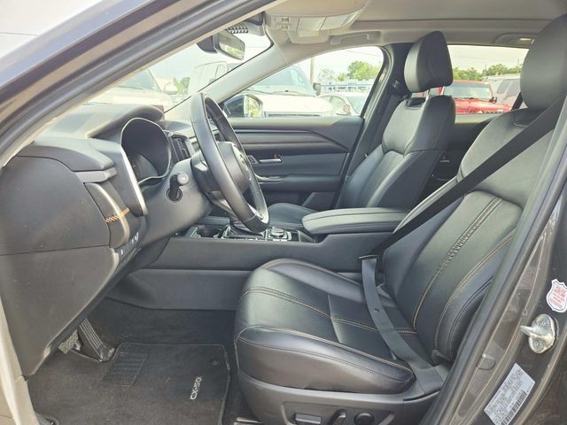 Mazda CX-50 Hybrid Vehicle Full-screen Gallery Image 09