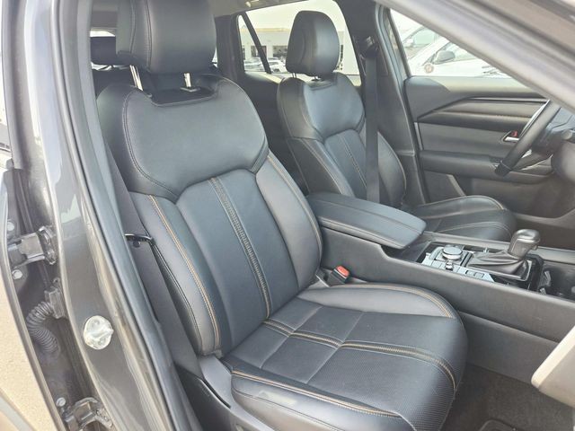 Mazda CX-50 Hybrid Vehicle Full-screen Gallery Image 13