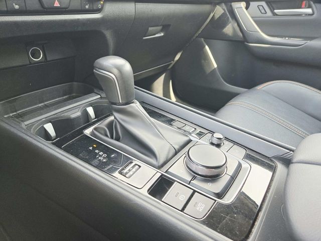 Mazda CX-50 Hybrid Vehicle Full-screen Gallery Image 26