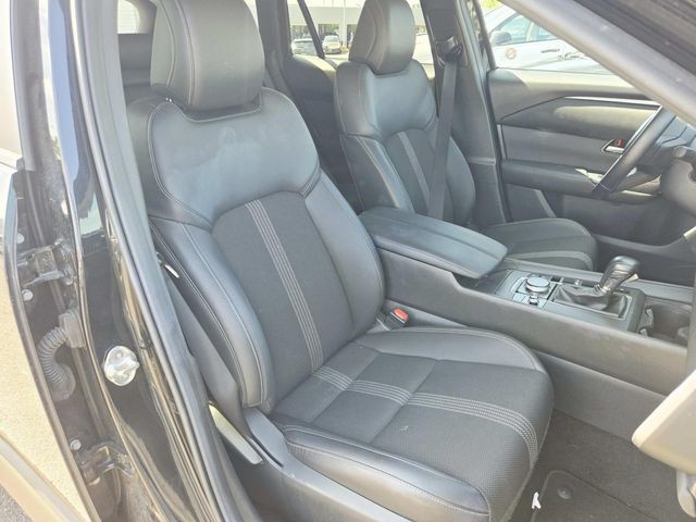 Mazda CX-50 Vehicle Full-screen Gallery Image 12