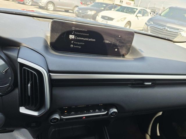 Mazda CX-50 Vehicle Full-screen Gallery Image 19