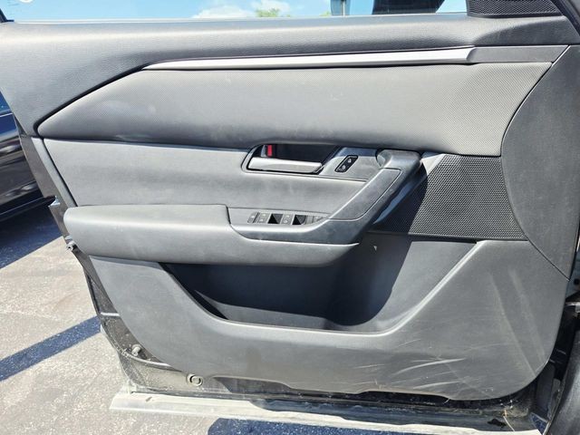 Mazda CX-50 Vehicle Full-screen Gallery Image 29