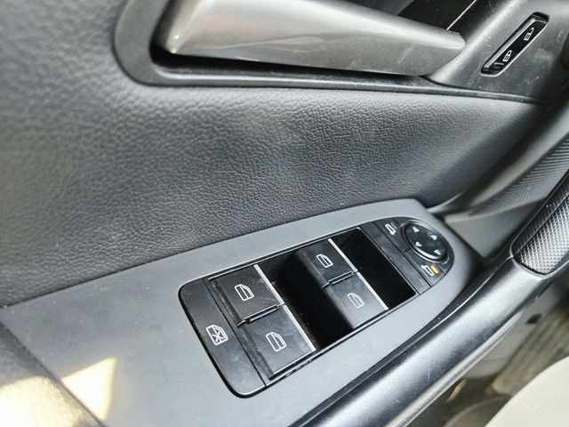 Mazda CX-50 Vehicle Full-screen Gallery Image 30