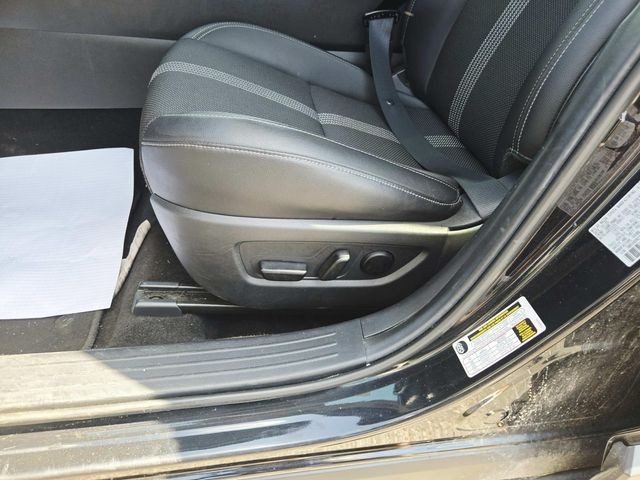 Mazda CX-50 Vehicle Full-screen Gallery Image 31
