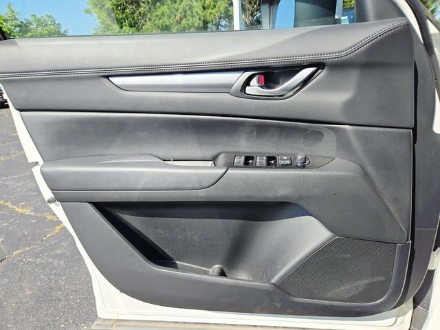 Mazda CX-5 Vehicle Full-screen Gallery Image 21