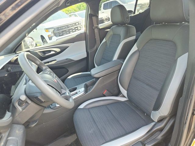 Buick Envista Vehicle Full-screen Gallery Image 08