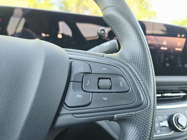 Buick Envista Vehicle Full-screen Gallery Image 13