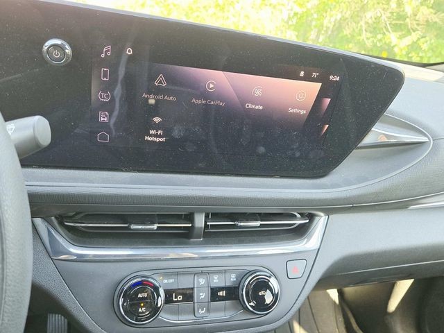 Buick Envista Vehicle Full-screen Gallery Image 15