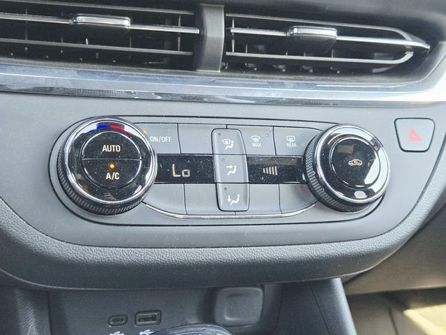 Buick Envista Vehicle Full-screen Gallery Image 18