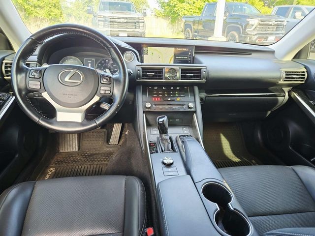 Lexus IS Vehicle Full-screen Gallery Image 08