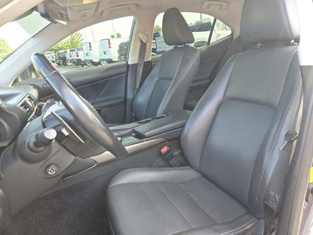 Lexus IS Vehicle Full-screen Gallery Image 09