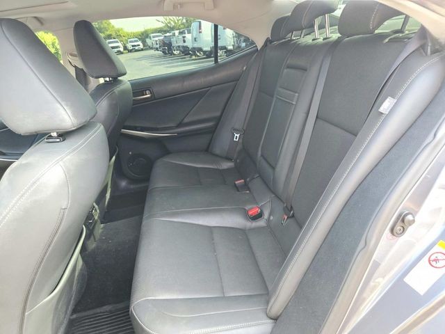 Lexus IS Vehicle Full-screen Gallery Image 10