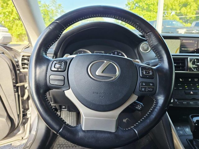 Lexus IS Vehicle Full-screen Gallery Image 12