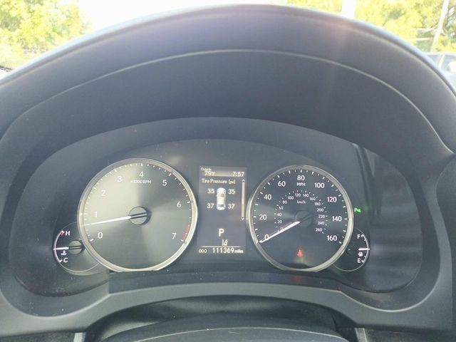 Lexus IS Vehicle Full-screen Gallery Image 13