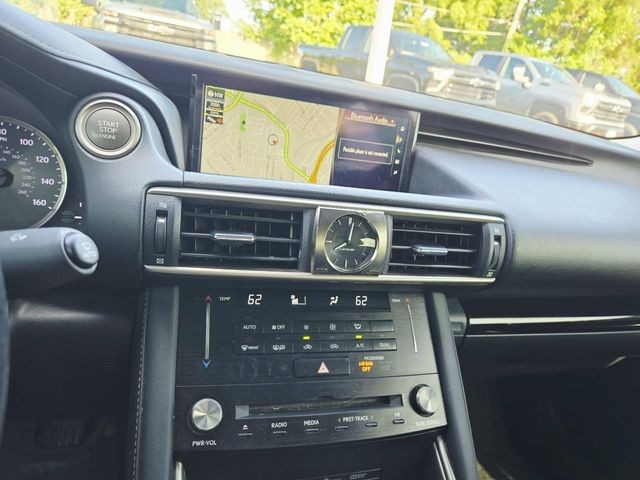 Lexus IS Vehicle Full-screen Gallery Image 14