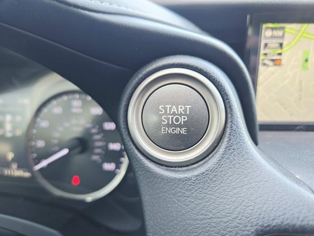 Lexus IS Vehicle Full-screen Gallery Image 19