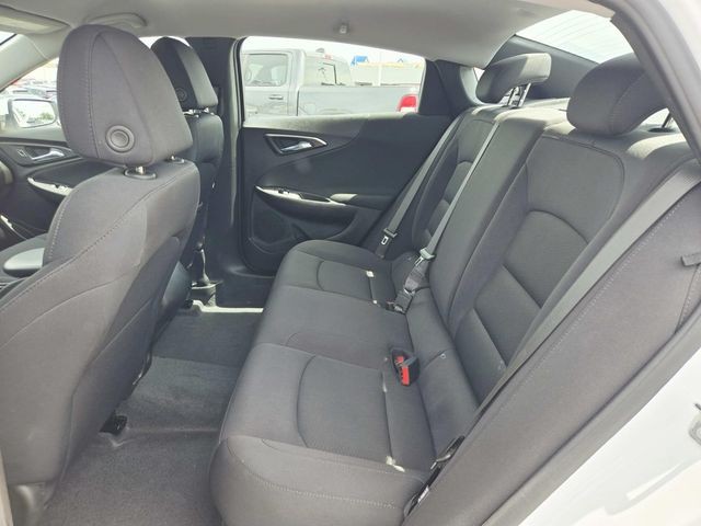 Chevrolet Malibu Vehicle Full-screen Gallery Image 09