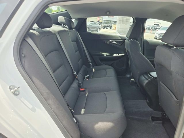 Chevrolet Malibu Vehicle Full-screen Gallery Image 11