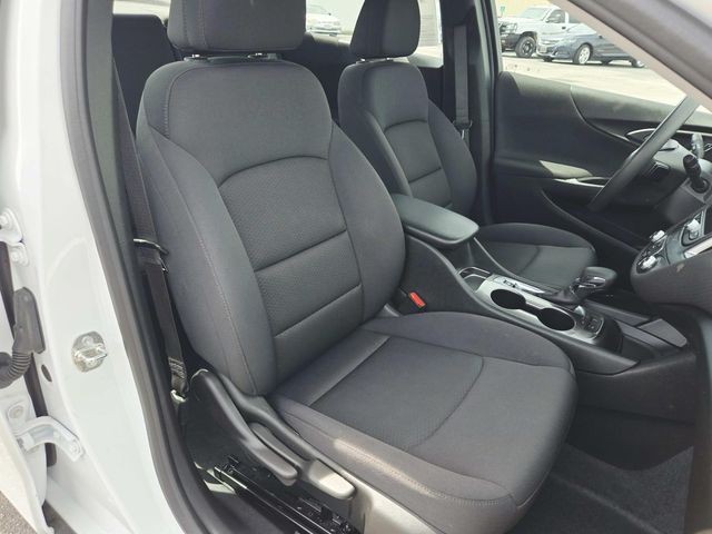 Chevrolet Malibu Vehicle Full-screen Gallery Image 12
