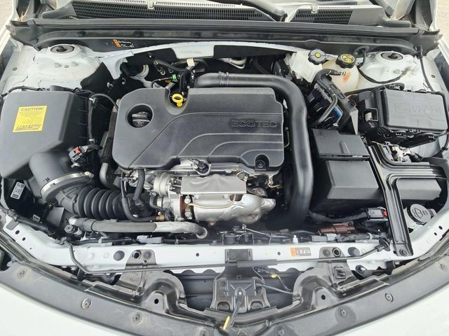 Chevrolet Malibu Vehicle Full-screen Gallery Image 14