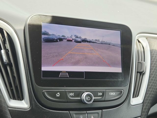 Chevrolet Malibu Vehicle Full-screen Gallery Image 22