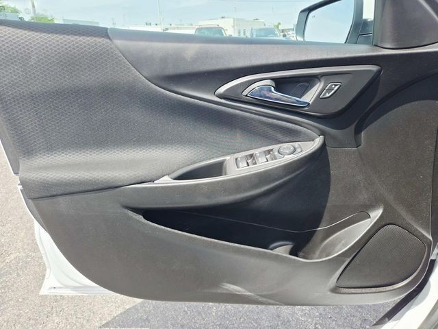 Chevrolet Malibu Vehicle Full-screen Gallery Image 27