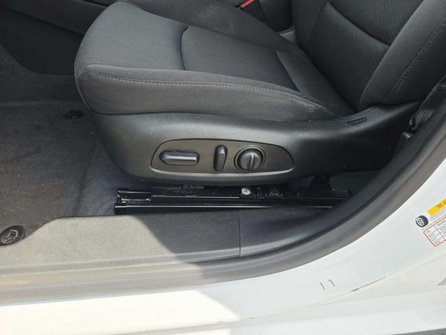 Chevrolet Malibu Vehicle Full-screen Gallery Image 29