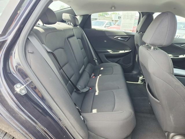 Chevrolet Malibu Vehicle Full-screen Gallery Image 11