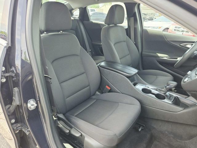 Chevrolet Malibu Vehicle Full-screen Gallery Image 12