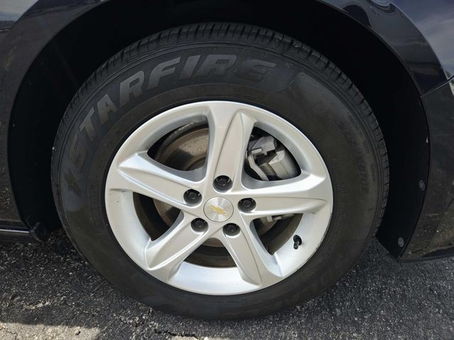 Chevrolet Malibu Vehicle Full-screen Gallery Image 13